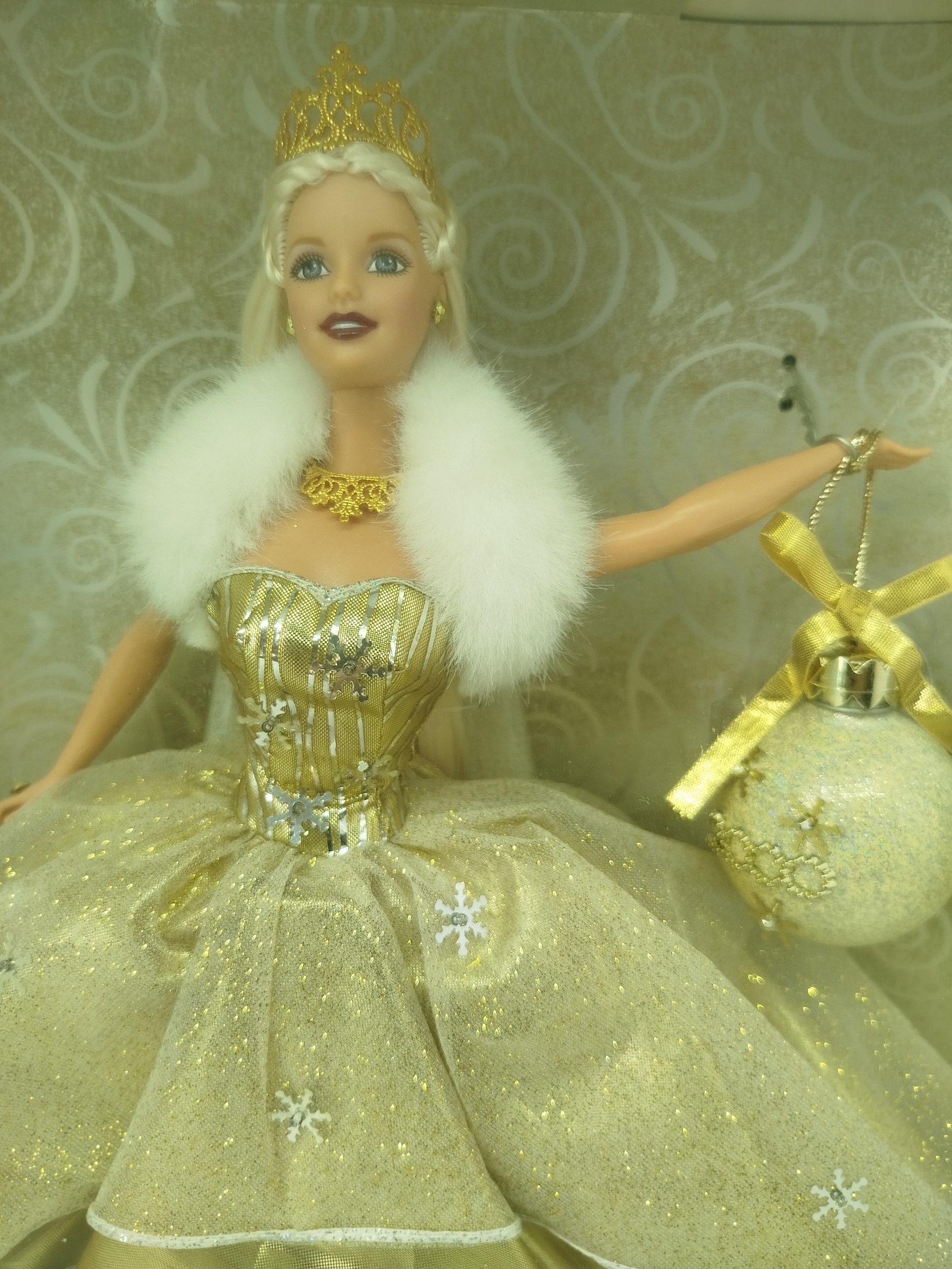  Celebration Barbie Special 2000 Edition , fabricada por Mattel para conmemorar la llegada del nuevo milenio.