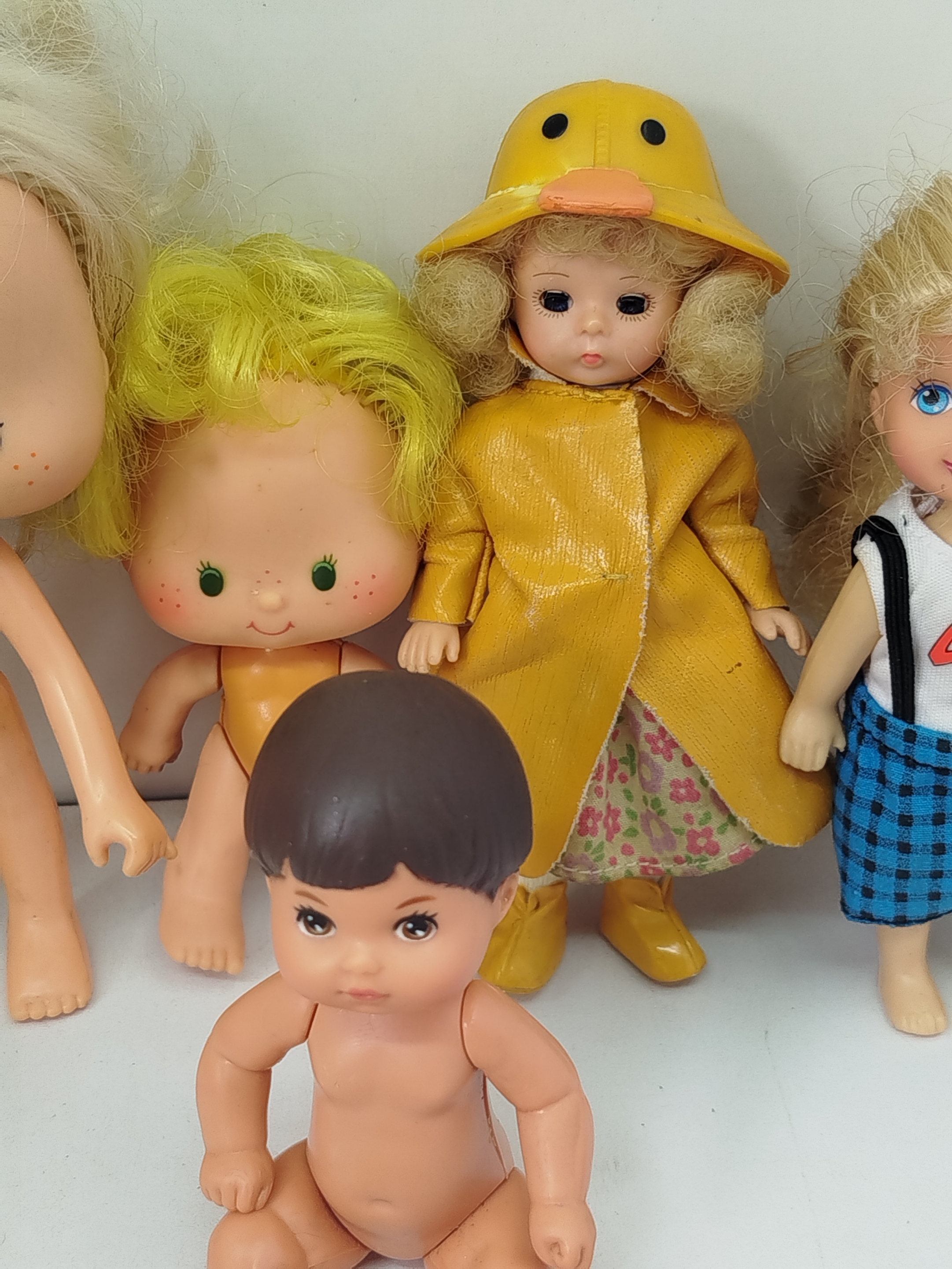 13 Muñequitas vintage mini mas ropa variada de 15 a 7cm