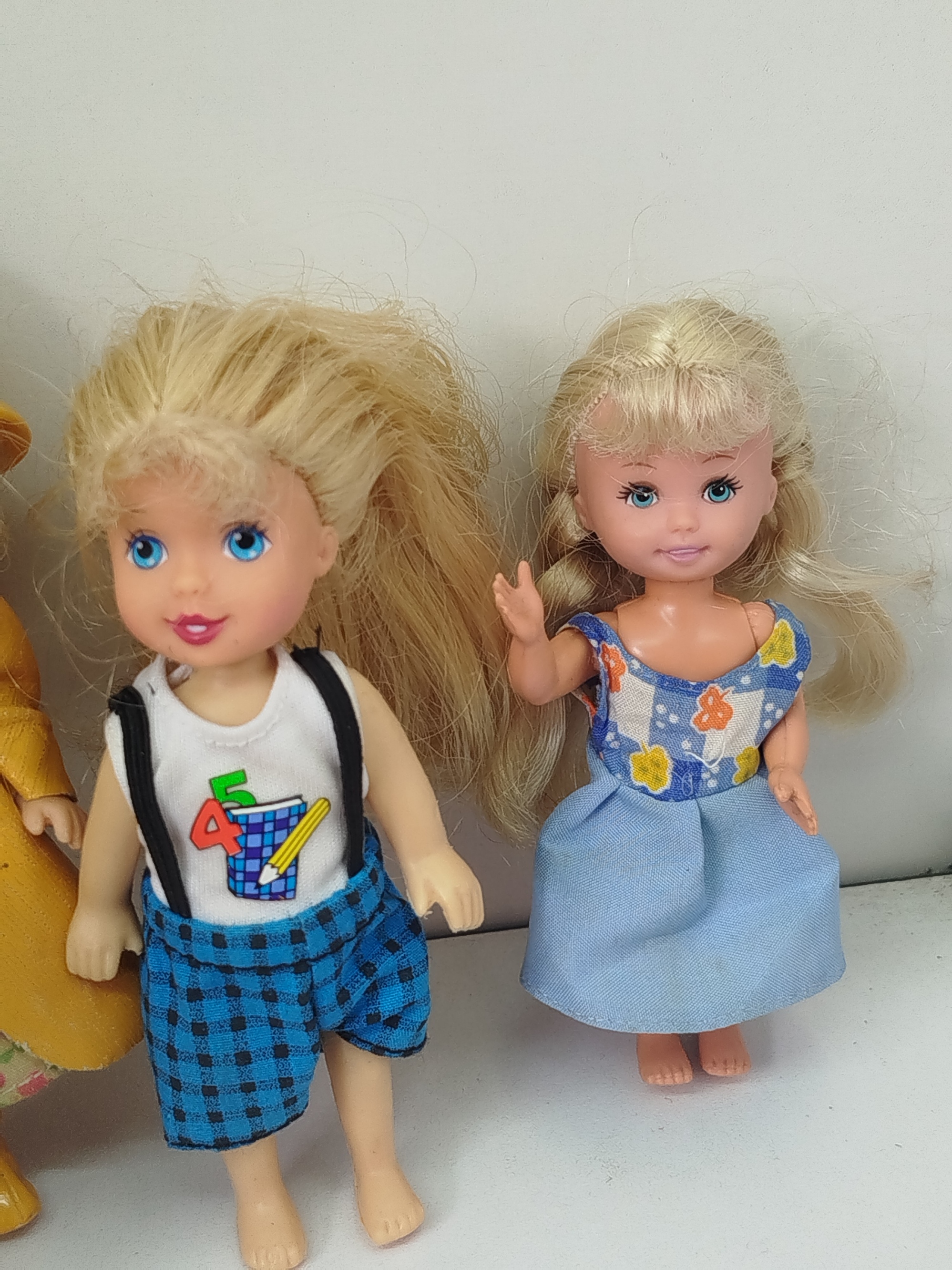 13 Muñequitas vintage mini mas ropa variada de 15 a 7cm