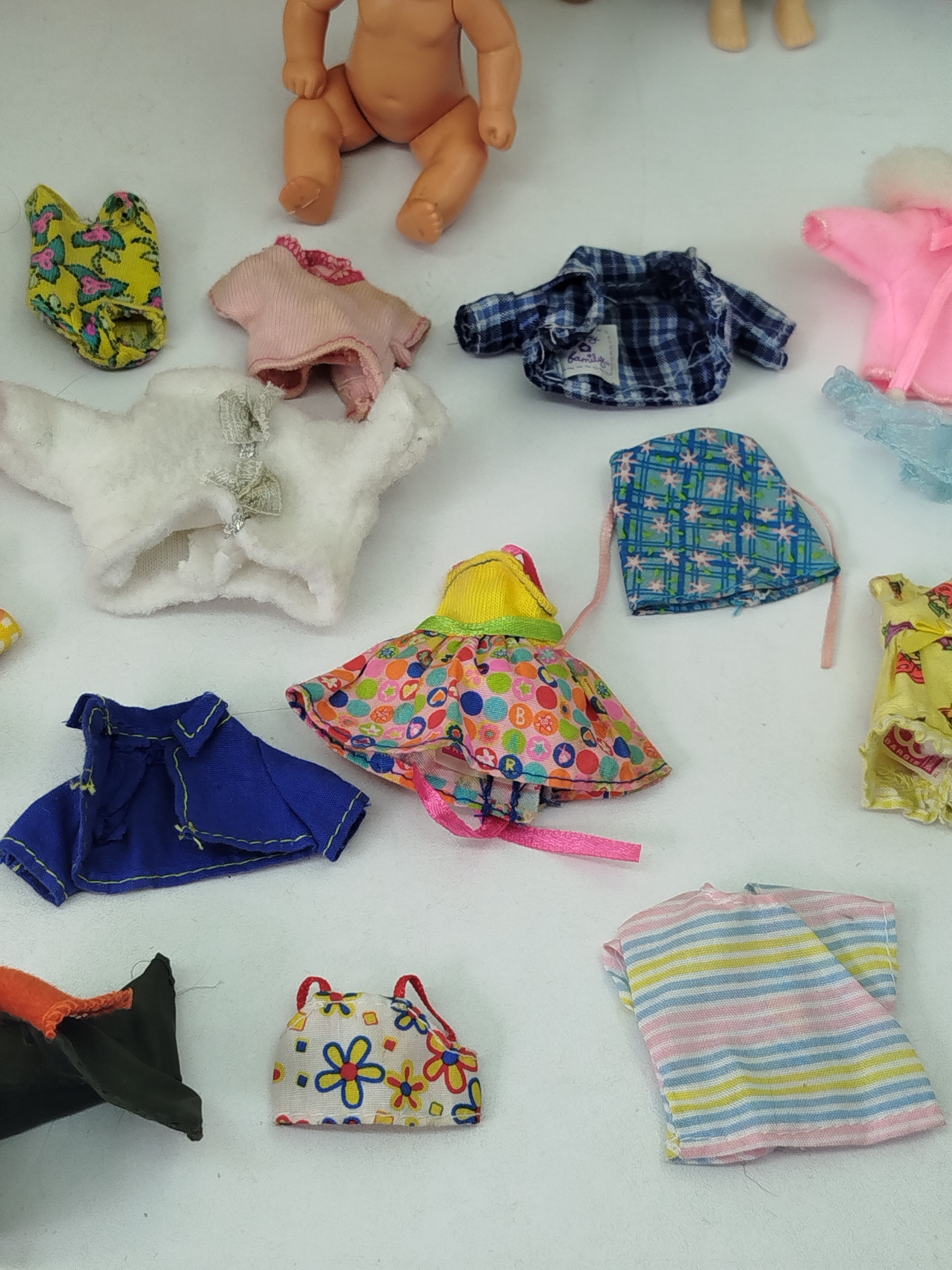 13 Muñequitas vintage mini mas ropa variada de 15 a 7cm