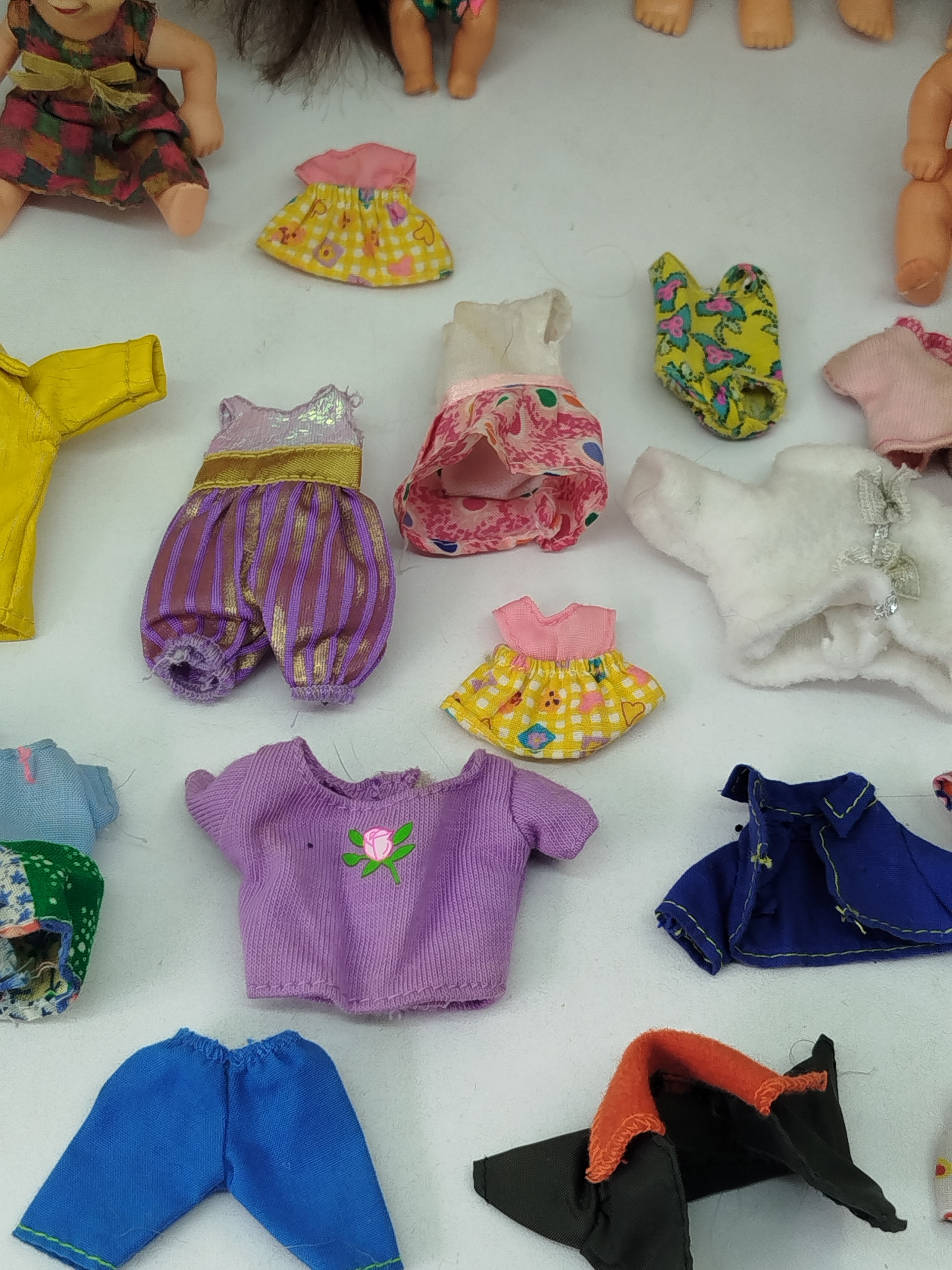 13 Muñequitas vintage mini mas ropa variada de 15 a 7cm
