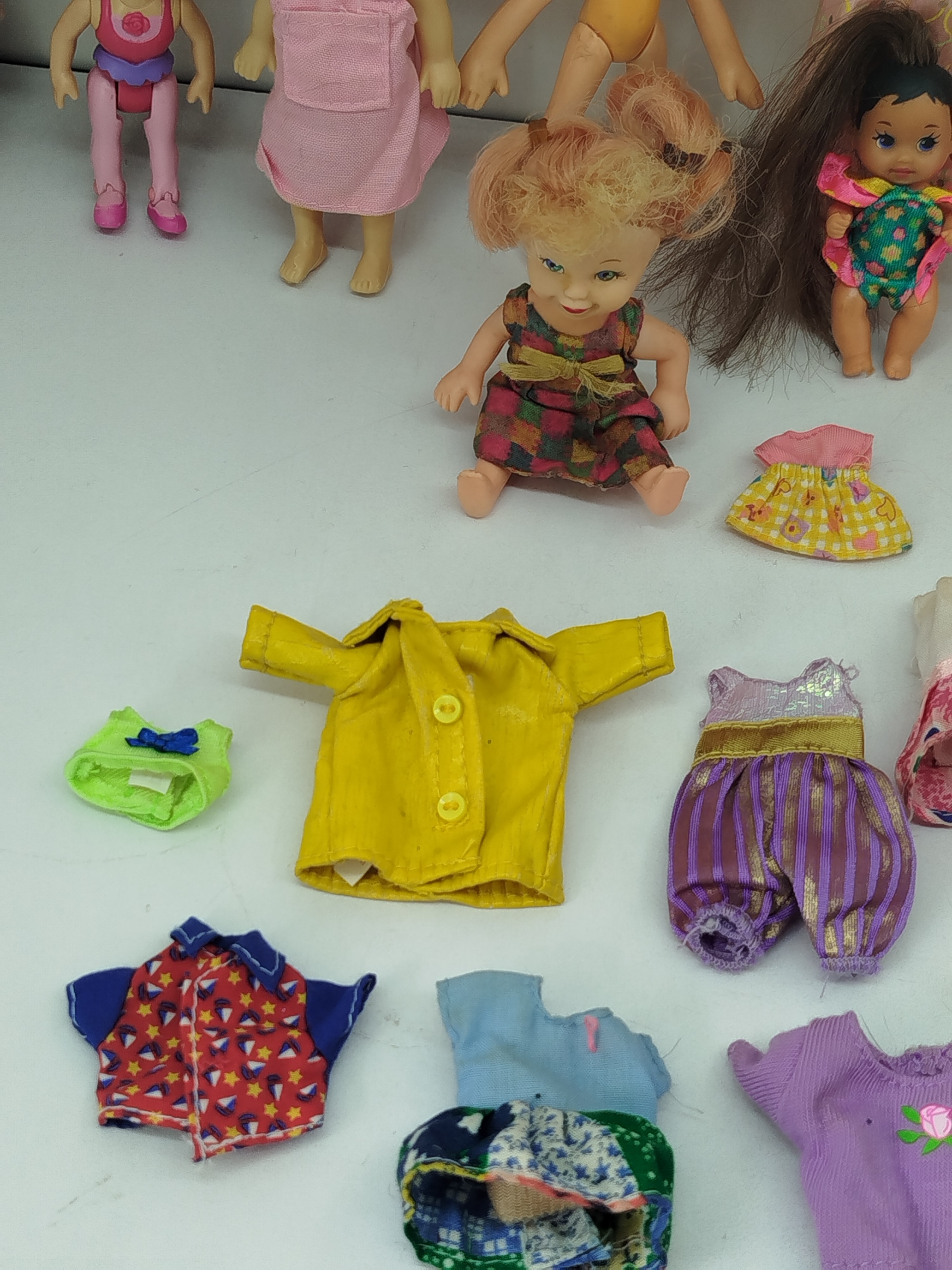 13 Muñequitas vintage mini mas ropa variada de 15 a 7cm