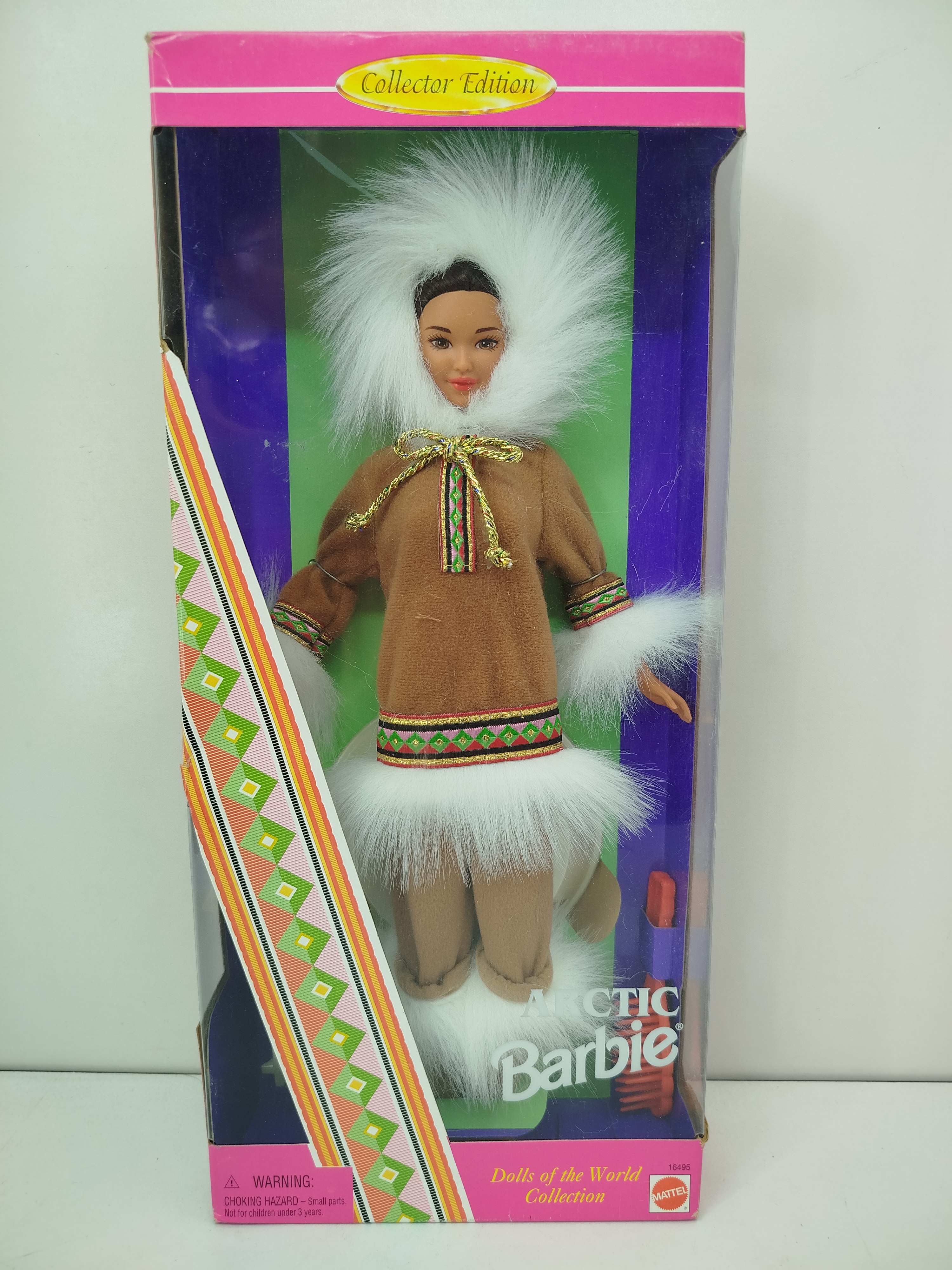  Arctic Barbie (Barbie del Ártico) de la colección Dolls of the World, lanzada por Mattel en 1996