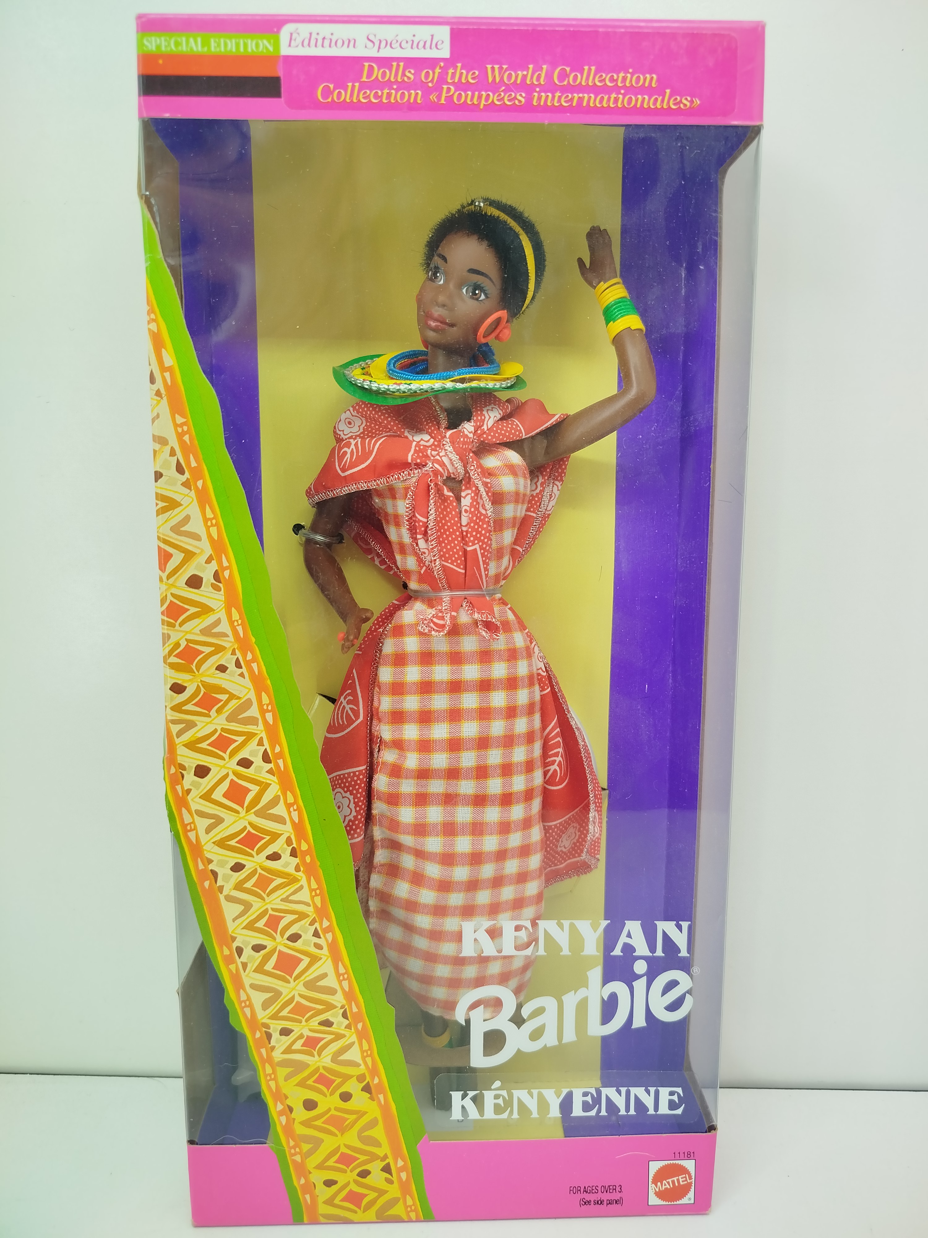 Kenyan Barbie (Barbie Keniana) de la colección Dolls of the World, lanzada originalmente por Mattel en 1993