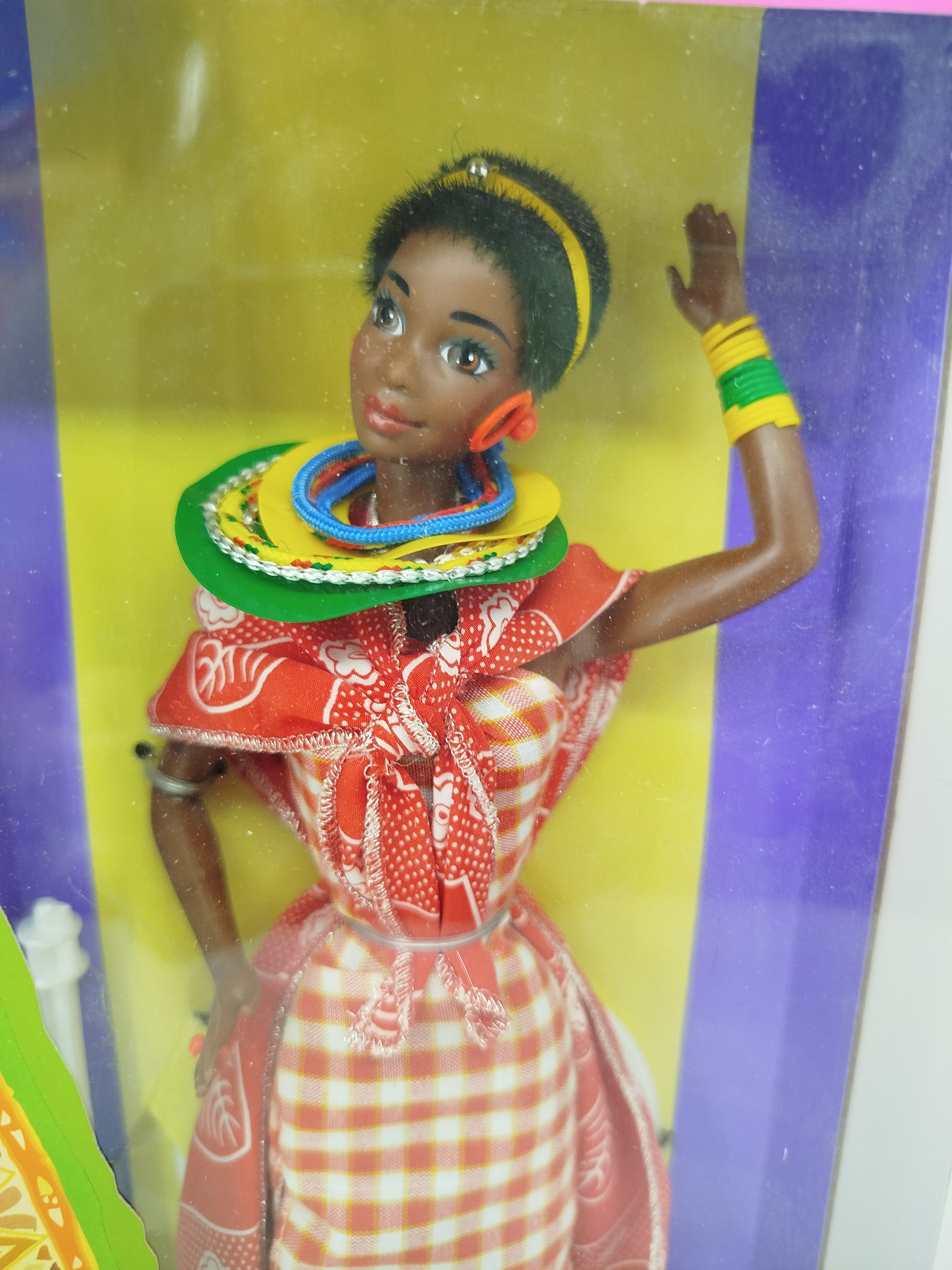 Kenyan Barbie (Barbie Keniana) de la colección Dolls of the World, lanzada originalmente por Mattel en 1993