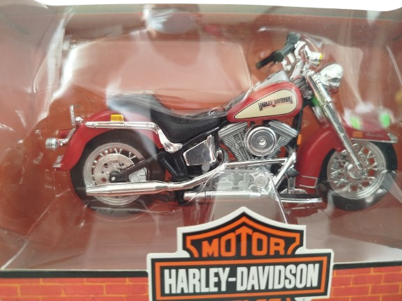 Motocicleta Harley Davidson marca maisto.
