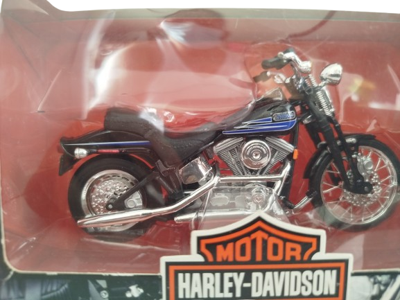 Motocicleta Harley Davidson marca maisto.