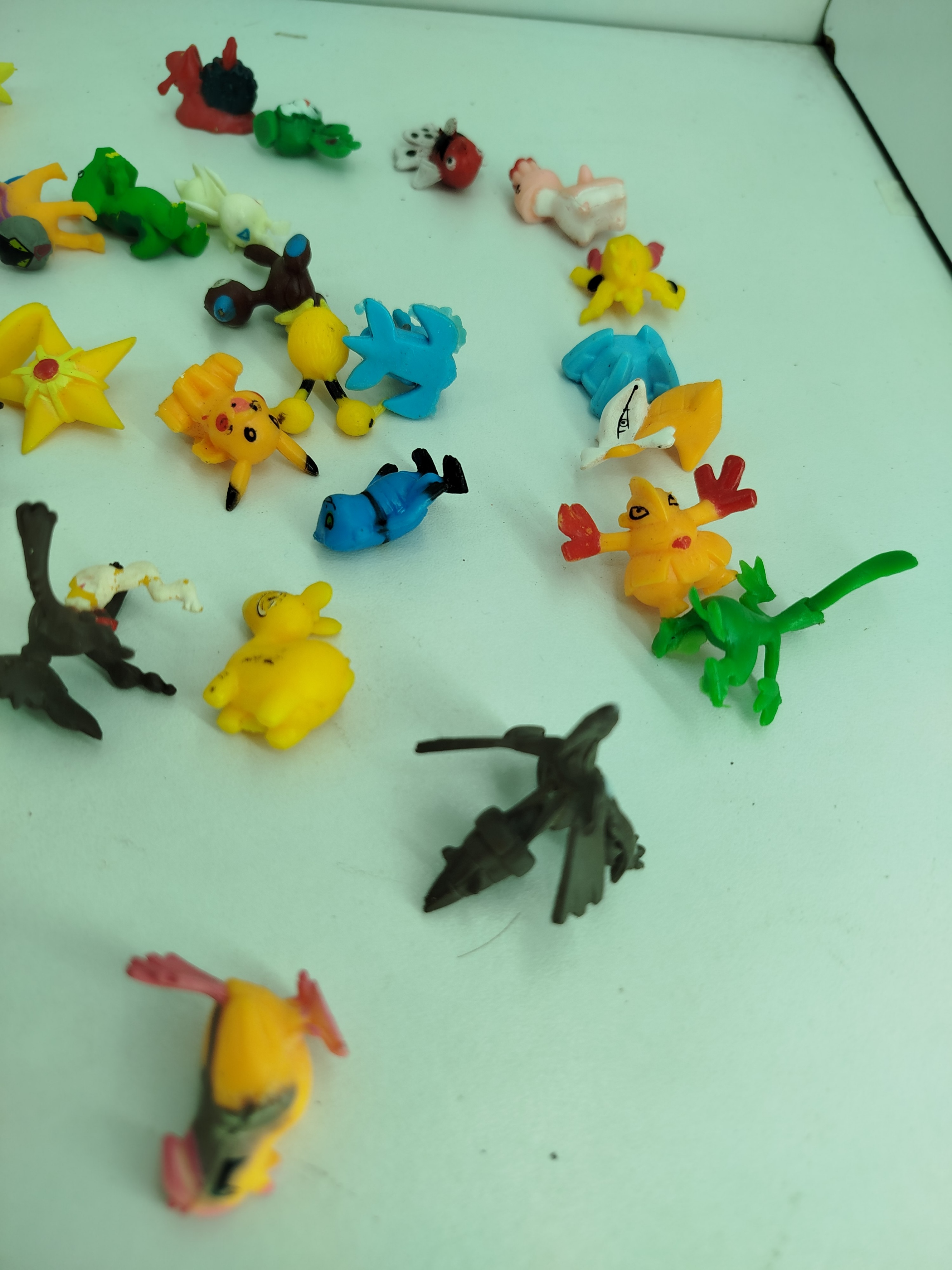 Lote 43 Pokémones minis