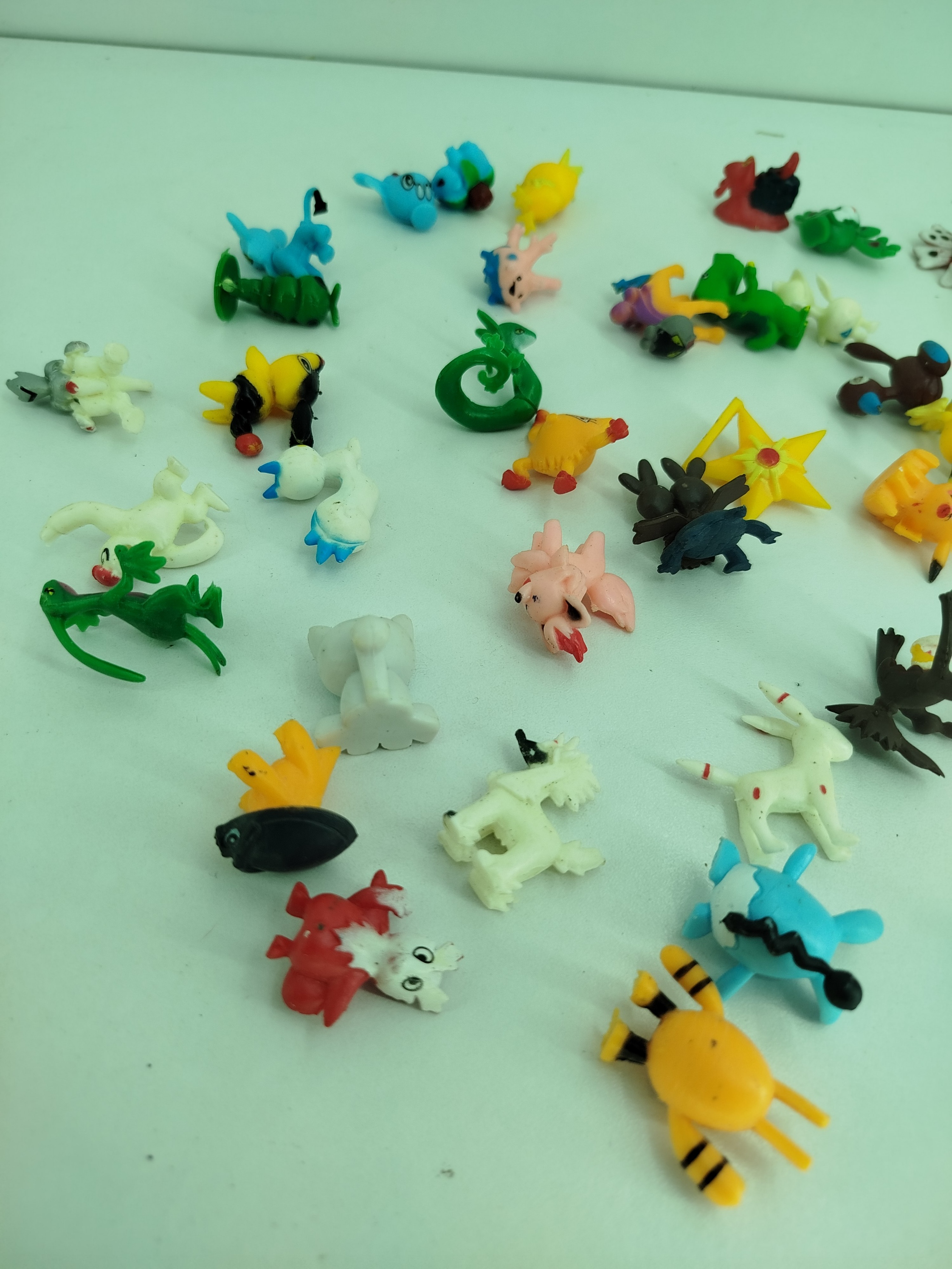 Lote 43 Pokémones minis