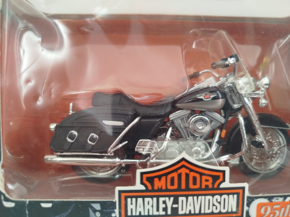 Motocicleta Harley Davidson marca maisto.