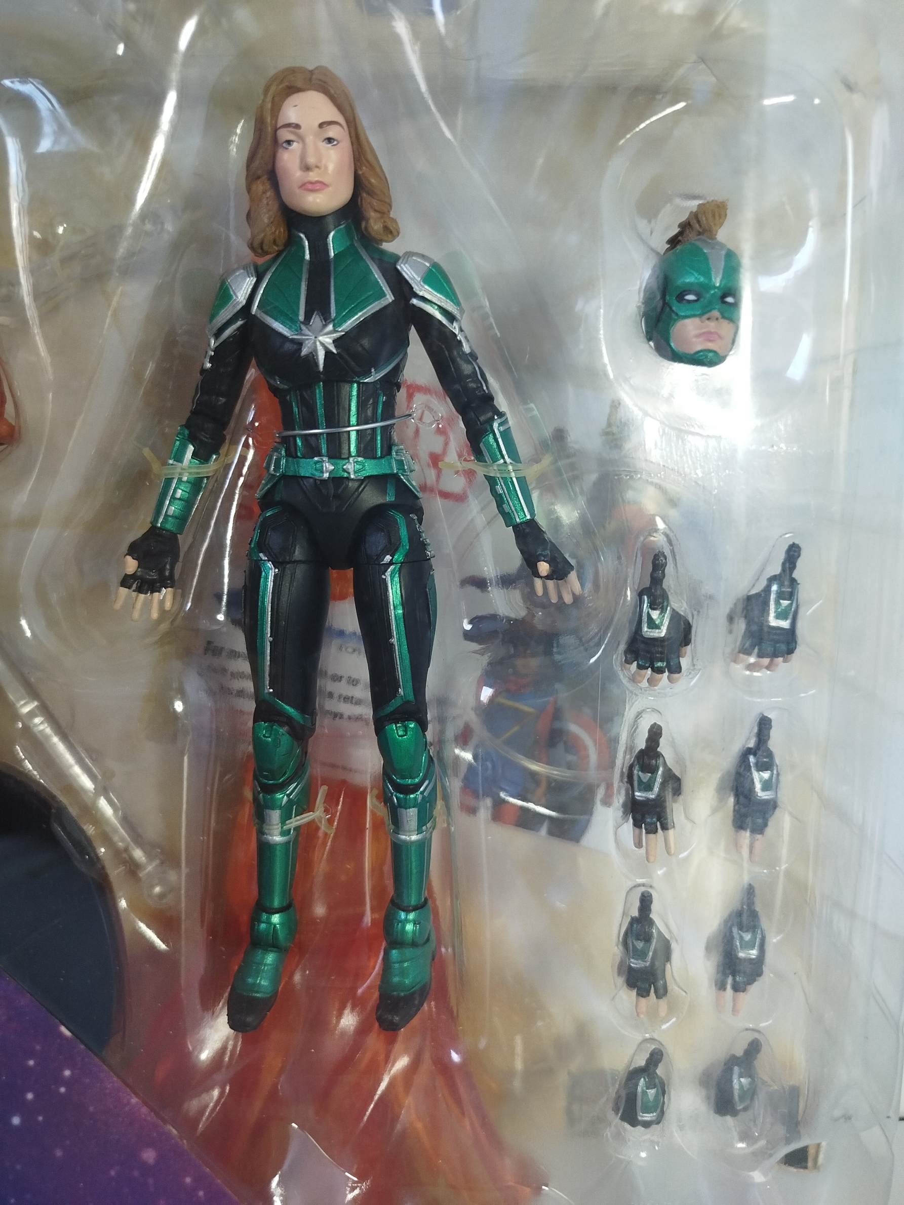 Marvel Select de Capitana Marvel en su version de uniforme Starforce