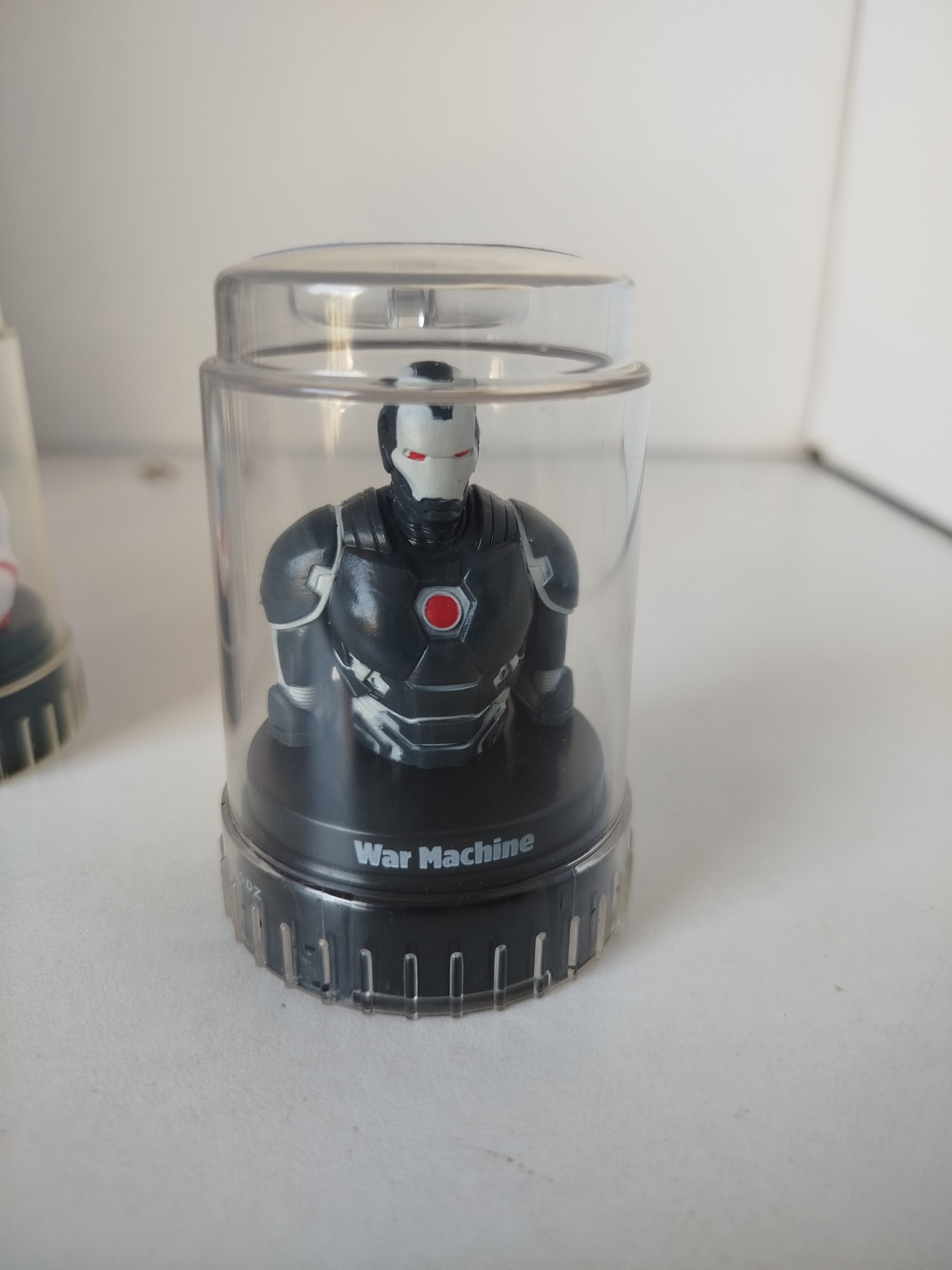 4 PODZ - Superheroes - Cápsulas  transparentes con base negra