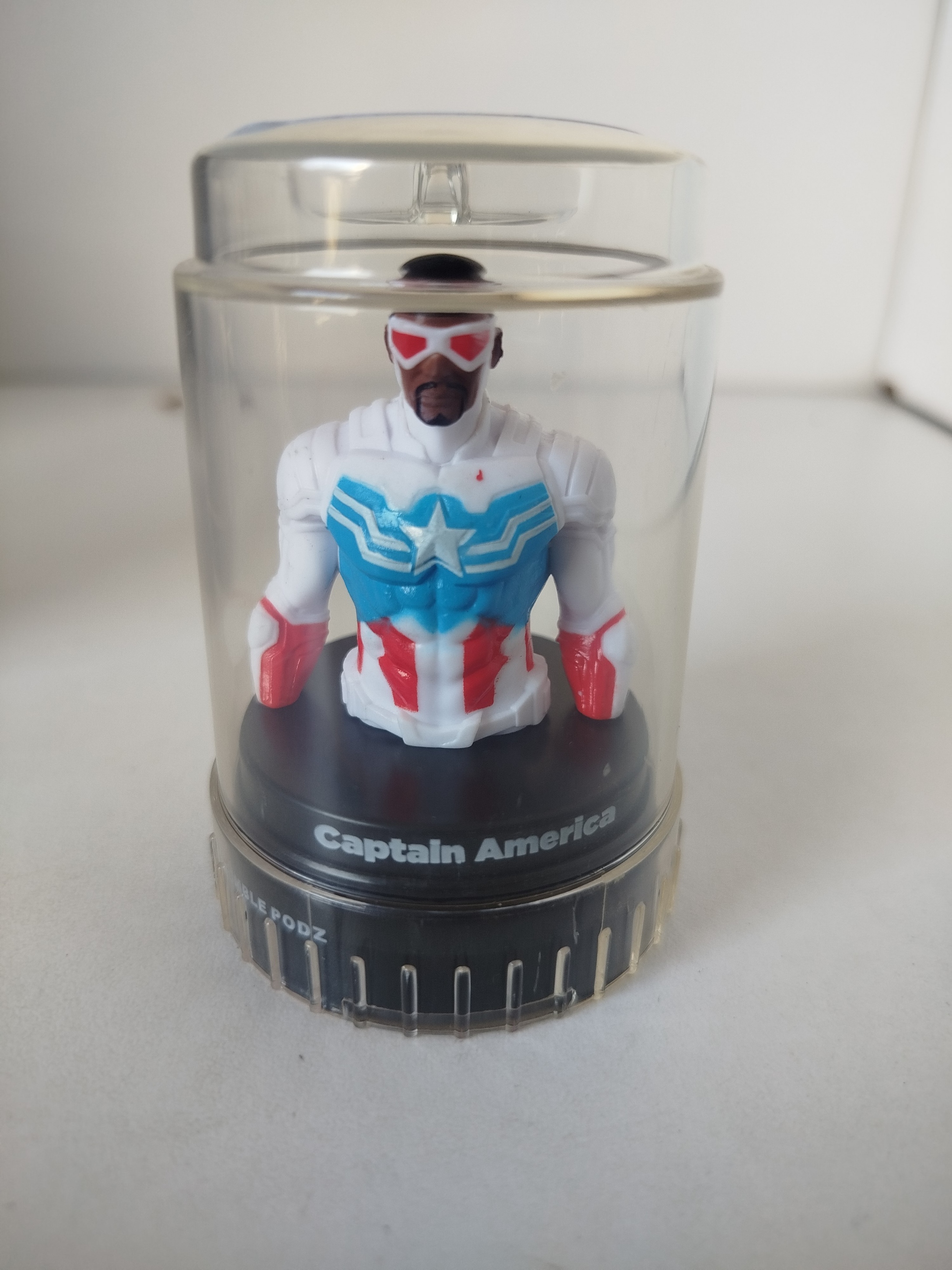 4 PODZ - Superheroes - Cápsulas  transparentes con base negra