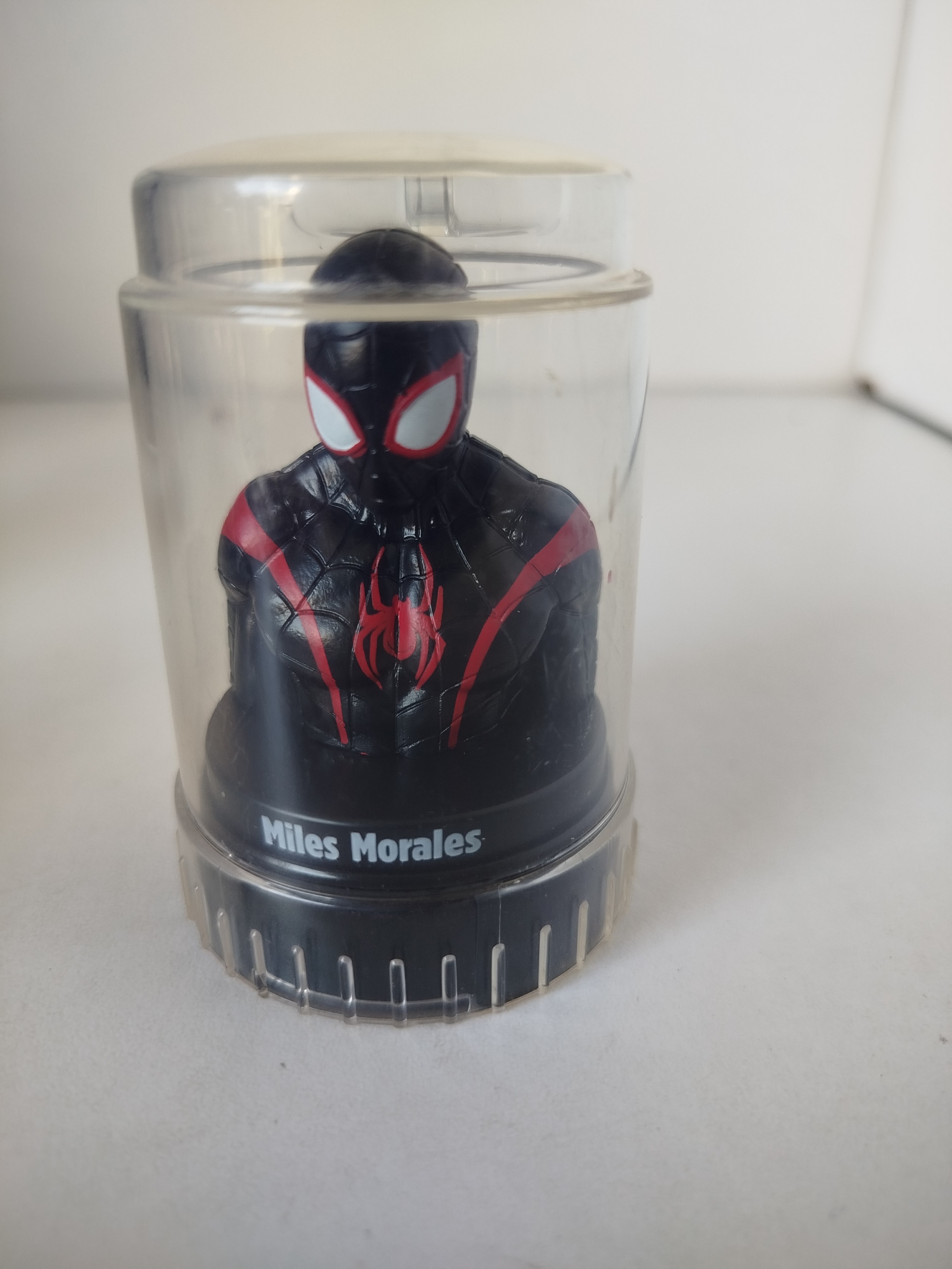4 PODZ - Superheroes - Cápsulas  transparentes con base negra
