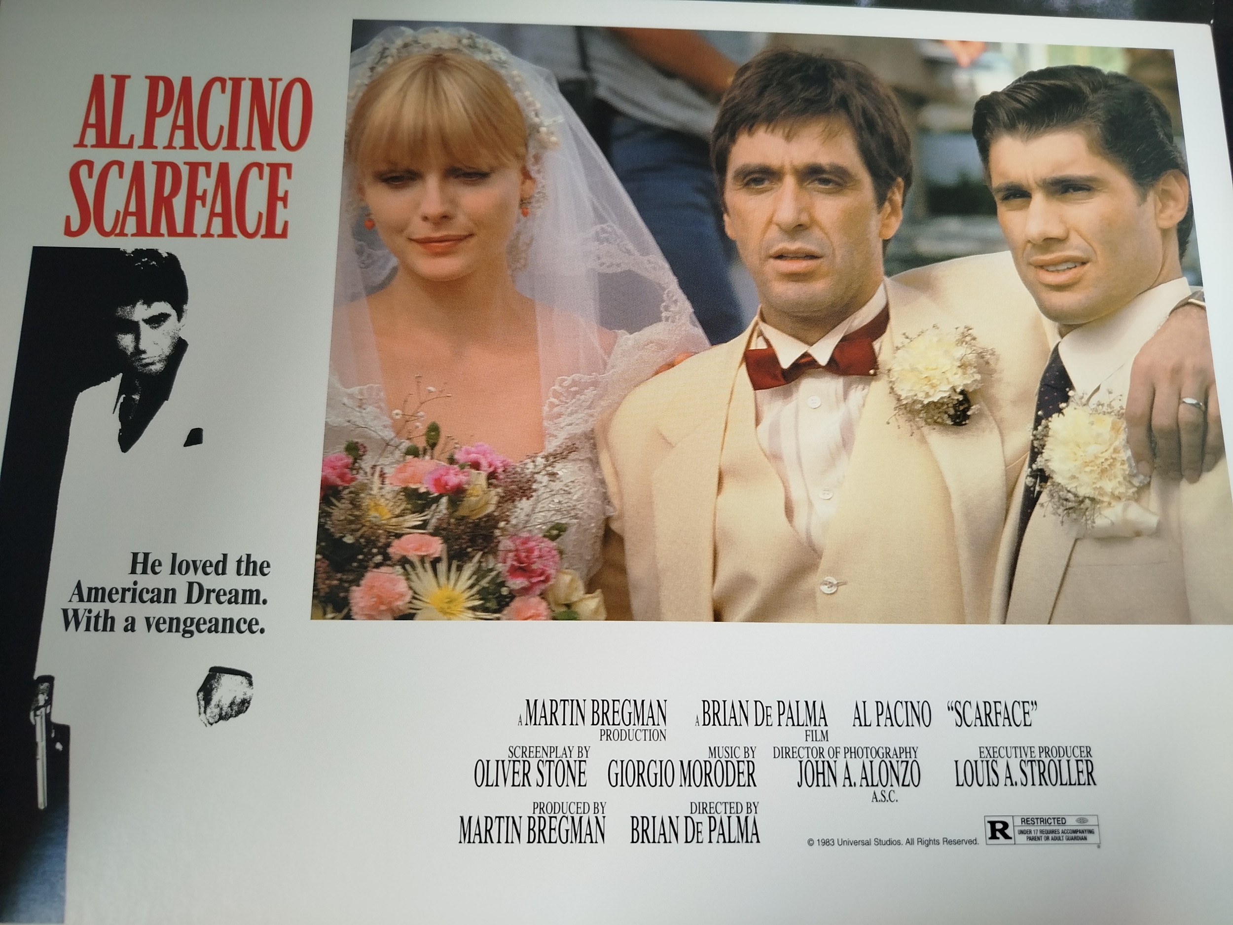 Caja Edicion Especial de Coleccionista de la película Scarface (Caracortada) protagonizada por Al Pacino -  Caja diseño texturizado que simula piel de cocodrilo - Incluye dos DVD y Tarjetas de lobby