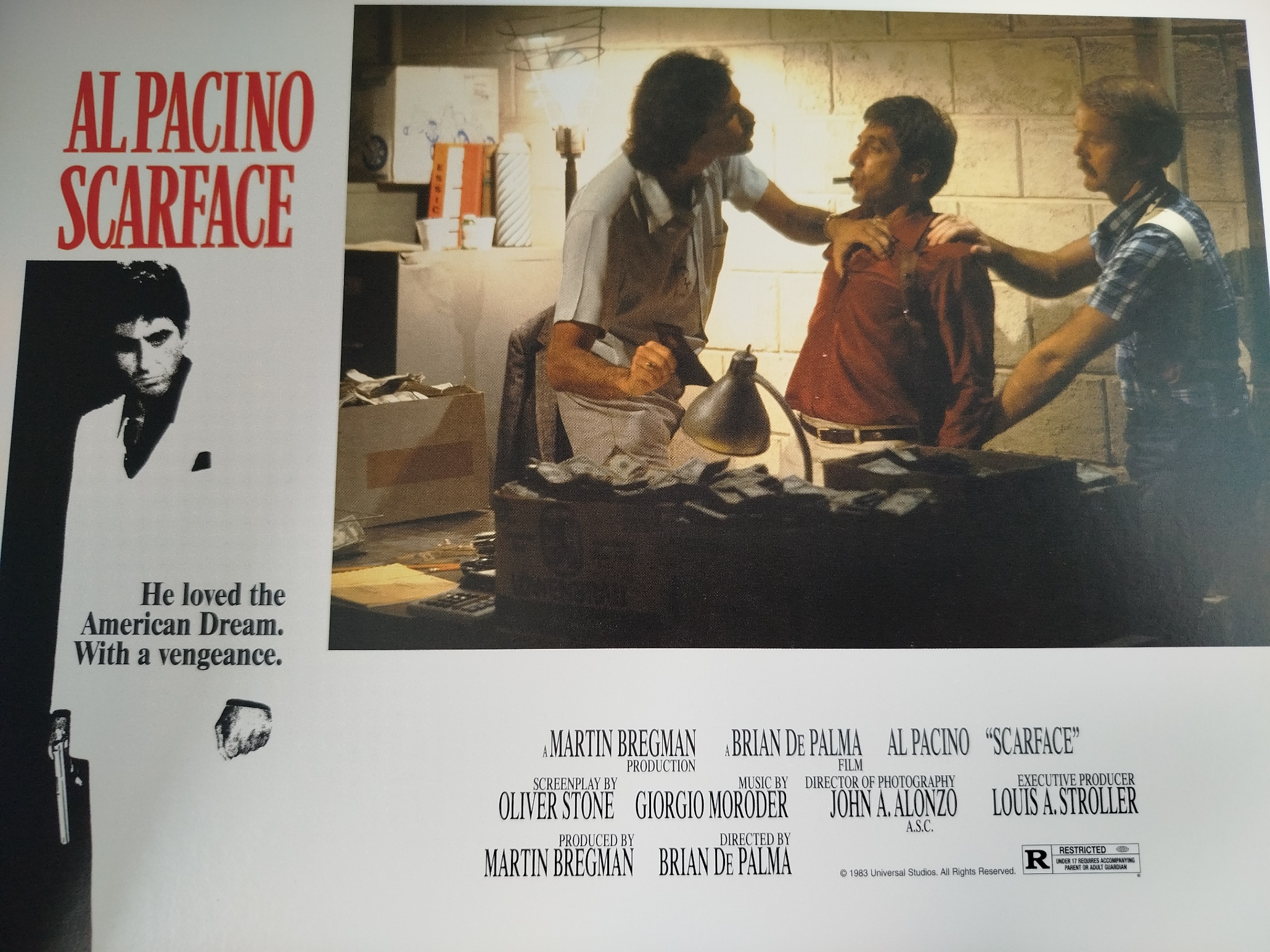 Caja Edicion Especial de Coleccionista de la película Scarface (Caracortada) protagonizada por Al Pacino -  Caja diseño texturizado que simula piel de cocodrilo - Incluye dos DVD y Tarjetas de lobby