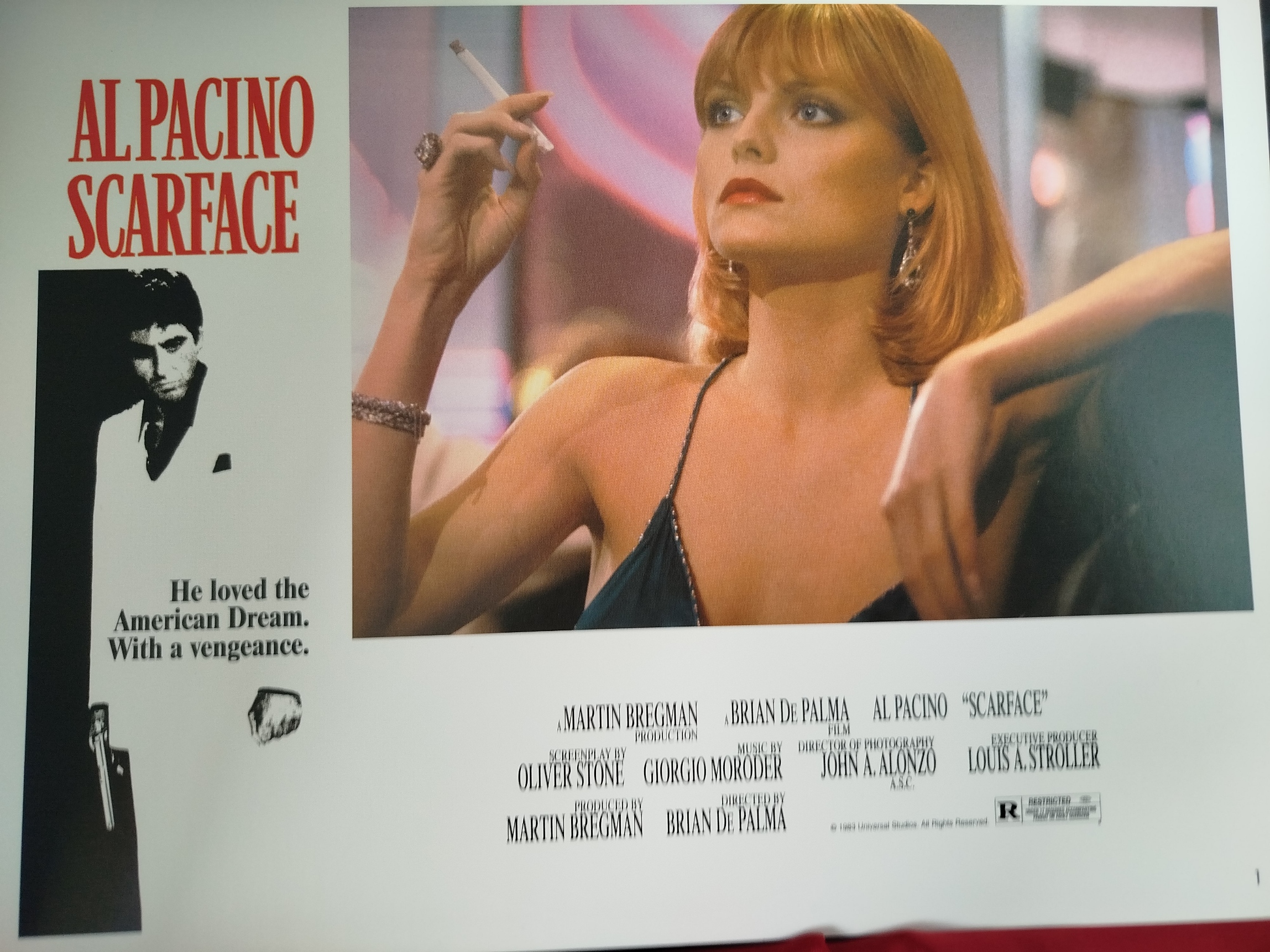 Caja Edicion Especial de Coleccionista de la película Scarface (Caracortada) protagonizada por Al Pacino -  Caja diseño texturizado que simula piel de cocodrilo - Incluye dos DVD y Tarjetas de lobby